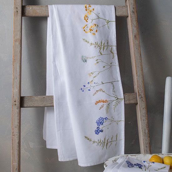 Country Grace Herb Printed Square Tablecloth