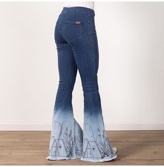 Rock & Roll Cowgirl Bargain Button Bell High Rise Pull On Flare Jeans
