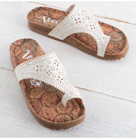 Country Grace Cream Daisy Sandals