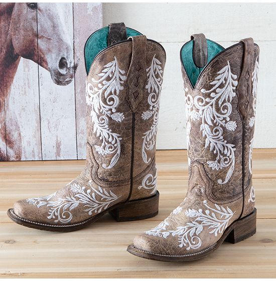 Corral Brown and White Embroidered Boots